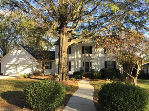 924 Shamrock Rd, High Point, NC 27265 photo 1