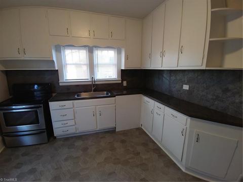 608 Everett Ln, High Point, NC 27262 photo 13