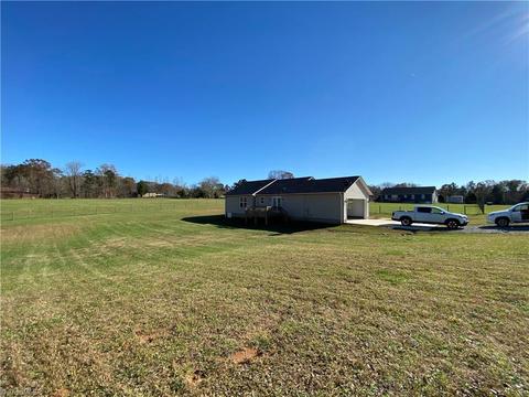 190 Blacksmith Rd, Thomasville, NC 27360 photo 4