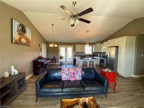 190 Blacksmith Rd, Thomasville, NC 27360 photo 9