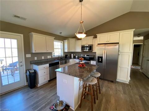 190 Blacksmith Rd, Thomasville, NC 27360 photo 6