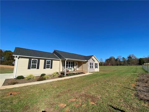 190 Blacksmith Rd, Thomasville, NC 27360 photo 2