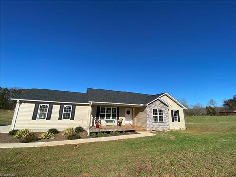 190 Blacksmith Rd, Thomasville, NC 27360 photo 1