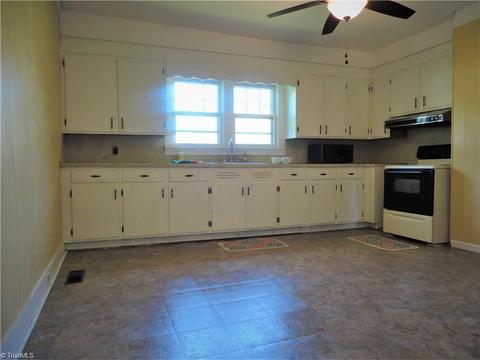 307 Cherry St, Eden, NC 27288 photo 10