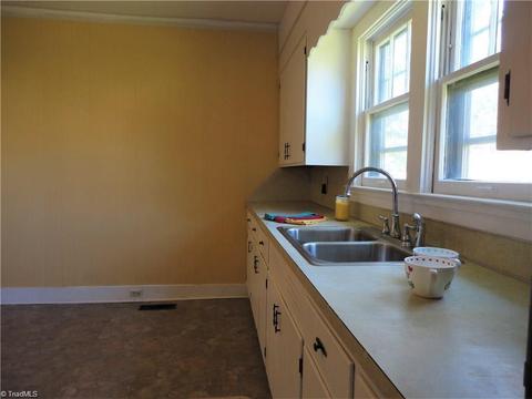 307 Cherry St, Eden, NC 27288 photo 11