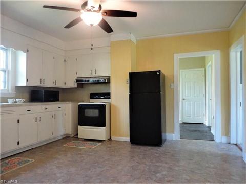 307 Cherry St, Eden, NC 27288 photo 9