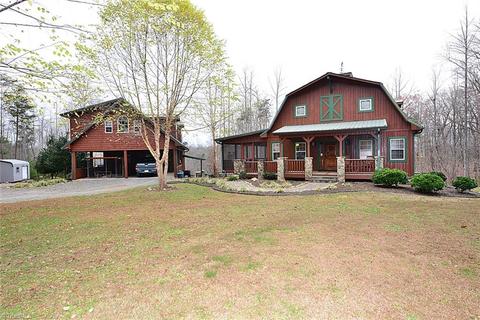 405 Matthews Rd, Pilot Mountain, NC 27041 photo 2