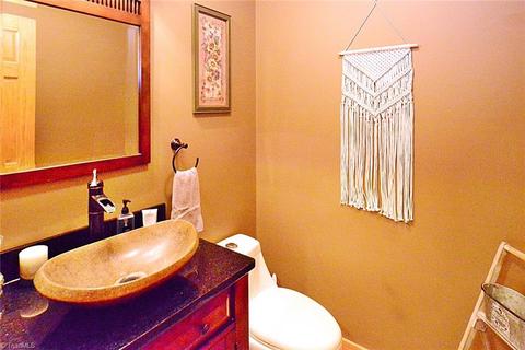 405 Matthews Rd, Pilot Mountain, NC 27041 photo 11
