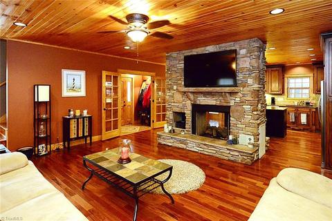 405 Matthews Rd, Pilot Mountain, NC 27041 photo 9