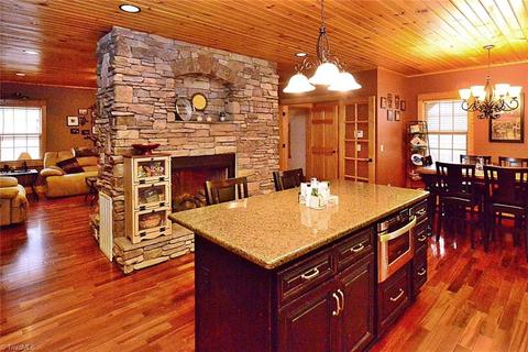 405 Matthews Rd, Pilot Mountain, NC 27041 photo 8
