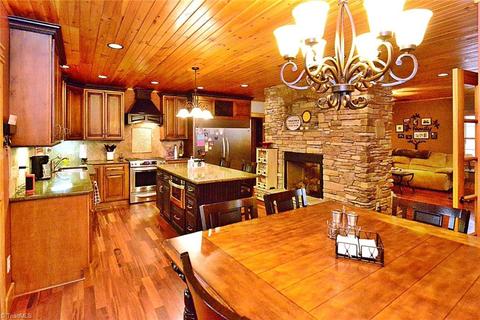 405 Matthews Rd, Pilot Mountain, NC 27041 photo 6
