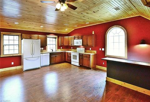 405 Matthews Rd, Pilot Mountain, NC 27041 photo 25