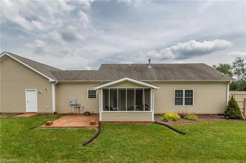 214 Mike St, Dobson, NC 27017 photo 10