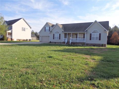 520 Spring Haven Dr, Randleman, NC 27317 photo 2