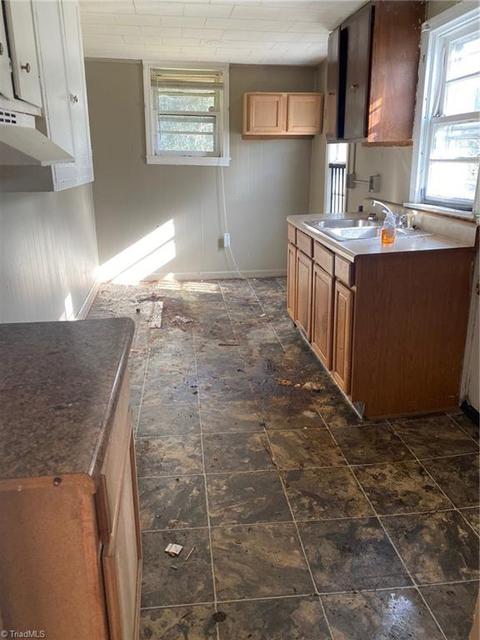 321 E 3rd Ave, Lexington, NC 27292 photo 6