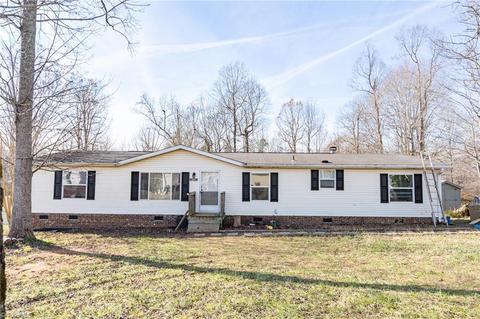 2881 Eagle Point Dr, Trinity, NC 27370 photo 1