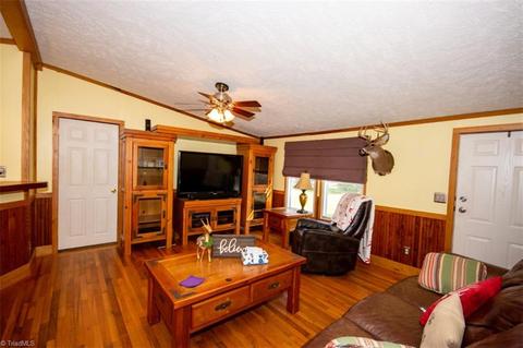 800 Jan Dan Dr, Trinity, NC 27370 photo 2