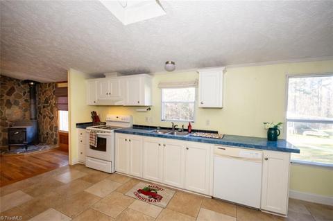 800 Jan Dan Dr, Trinity, NC 27370 photo 4