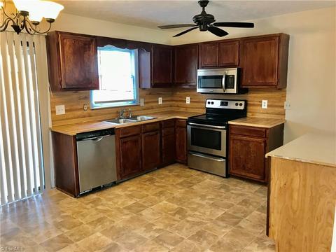 128 Maple Ridge Dr, King, NC 27021 photo 4