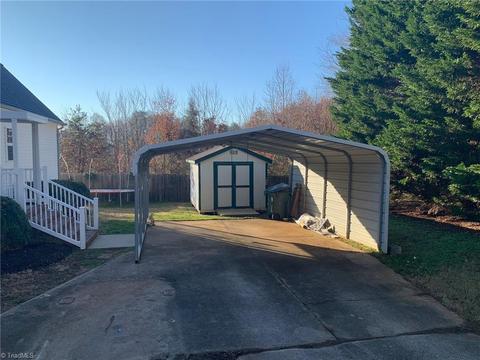 252 E Aiken Rd, Eden, NC 27288 photo 2