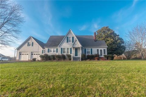 185 Barney Venable Rd, Pilot Mountain, NC 27041 photo 2