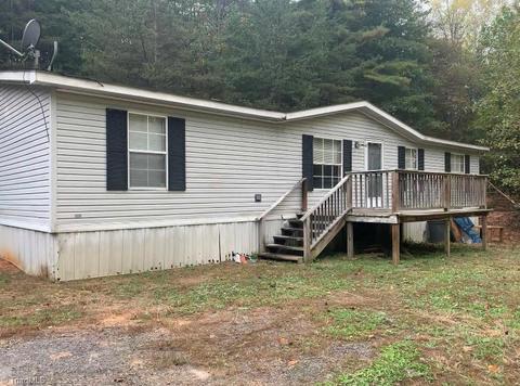 1033 Blackburn Hollow Rd, Purlear, NC 28665 photo 2