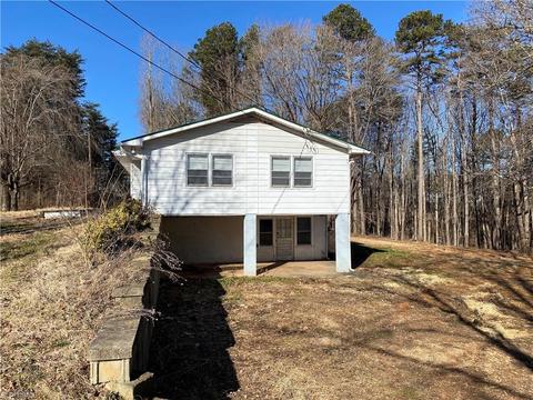 1069 Blackburn Rd, Pinnacle, NC 27043 photo 2