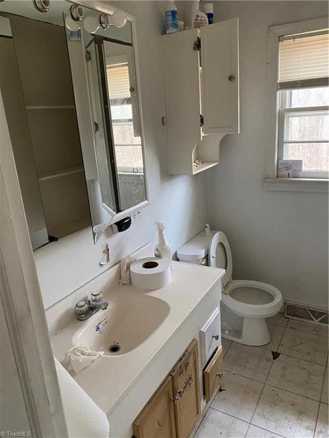 1069 Blackburn Rd, Pinnacle, NC 27043 photo 5