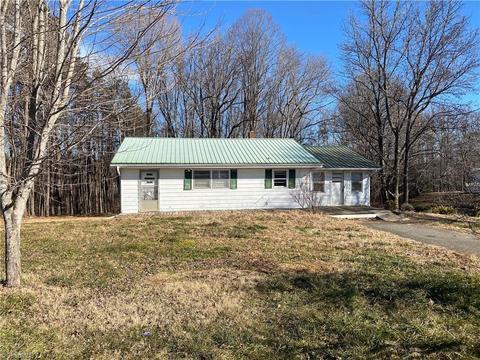 1069 Blackburn Rd, Pinnacle, NC 27043 photo 1