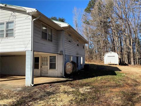 1069 Blackburn Rd, Pinnacle, NC 27043 photo 3