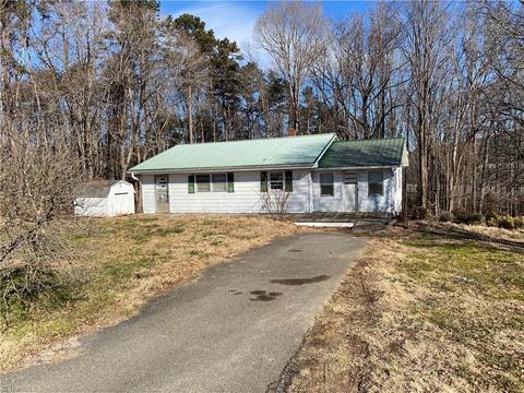 1069 Blackburn Rd, Pinnacle, NC 27043 photo 9