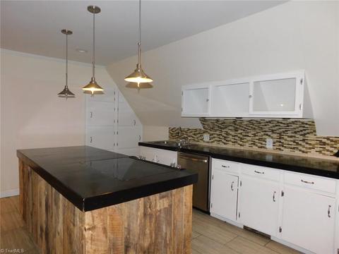 7518 Farmbrook Pl, Thomasville, NC 27360 photo 2