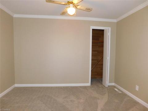7518 Farmbrook Pl, Thomasville, NC 27360 photo 13