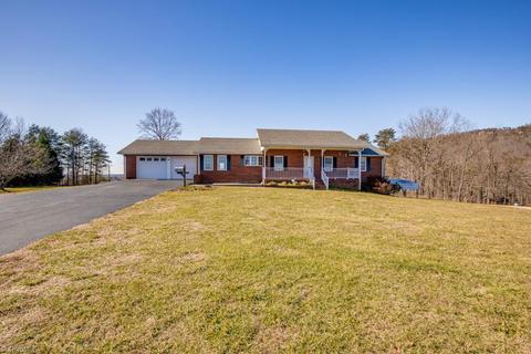 1451 Marshall Smith Rd, King, NC 27021 photo 2