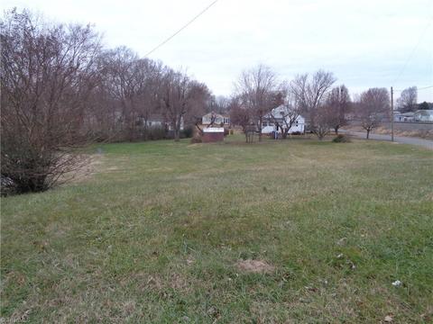 251 Cherry St N, Kernersville, NC 27284