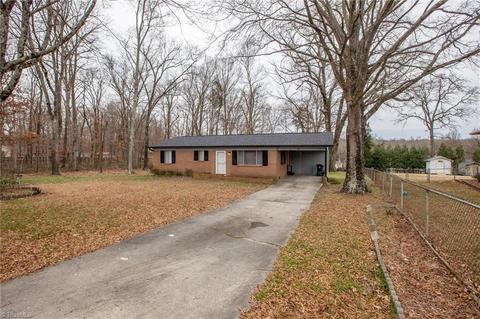 21 Lambeth Dr, Thomasville, NC 27360 photo 4