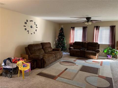 1833 Chatfield Dr, High Point, NC 27260 photo 2