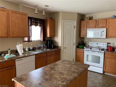 1833 Chatfield Dr, High Point, NC 27260 photo 5