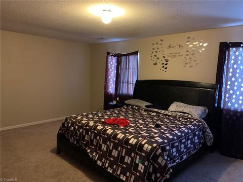 1833 Chatfield Dr, High Point, NC 27260 photo 9