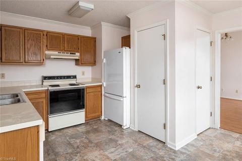3138 Windchase Ct, High Point, NC 27265 photo 11