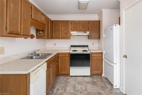 3138 Windchase Ct, High Point, NC 27265 photo 9