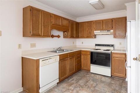 3138 Windchase Ct, High Point, NC 27265 photo 10