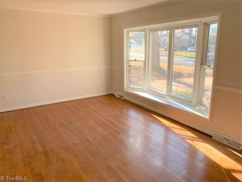 612 Runyon Dr, High Point, NC 27260 photo 2
