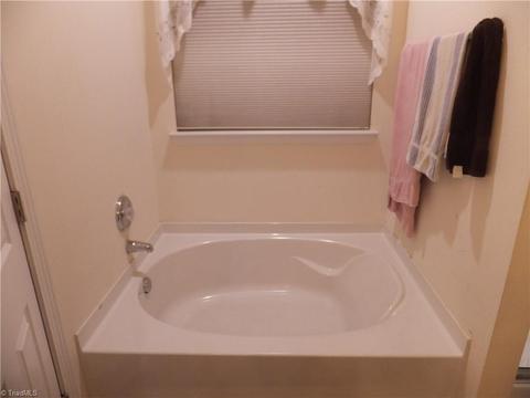 2546 Ingleside Dr, High Point, NC 27265 photo 21