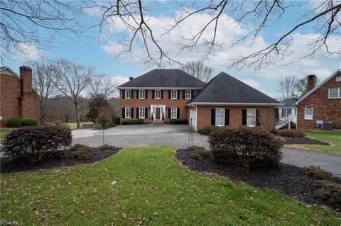 8020 Glengarriff Rd, Clemmons, NC 27012 photo 1