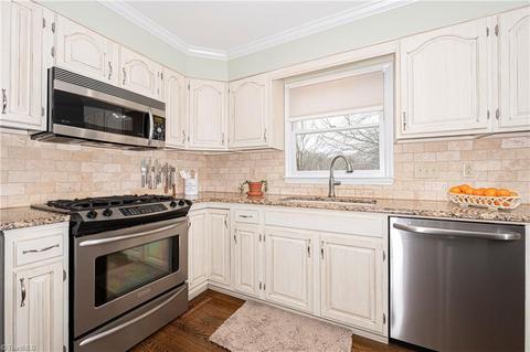 8020 Glengarriff Rd, Clemmons, NC 27012 photo 6
