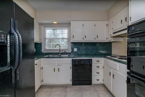 964 Nottingham Rd, High Point, NC 27262 photo 9