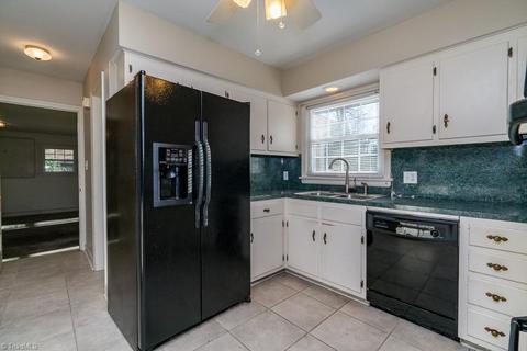 964 Nottingham Rd, High Point, NC 27262 photo 8