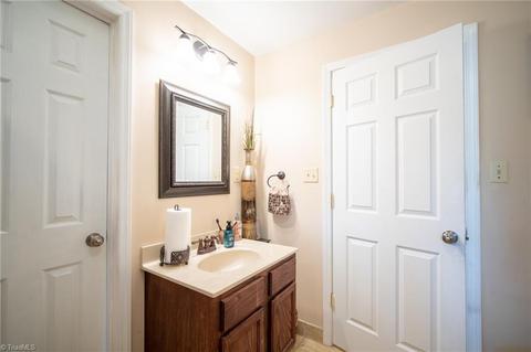 406 Clover Dr, High Point, NC 27262 photo 14