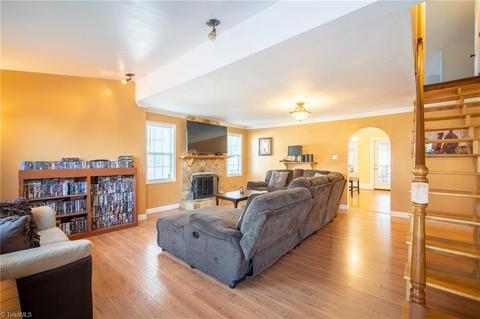 406 Clover Dr, High Point, NC 27262 photo 2